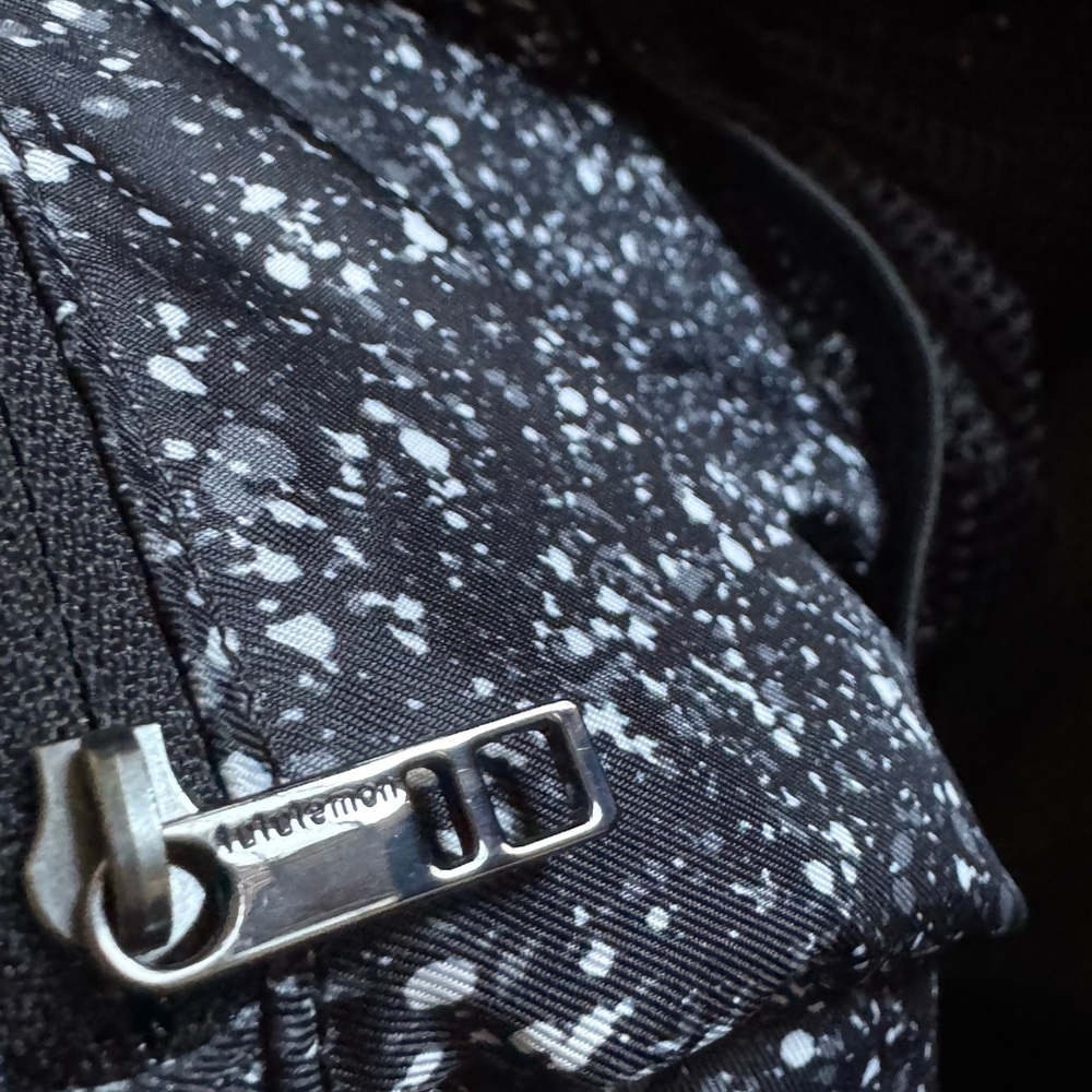 Lululemon all day Duffel Bag - Picture 14 of 16
